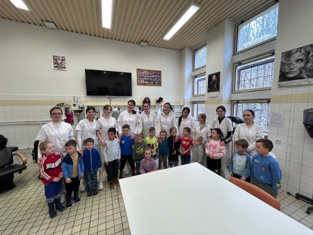 Navštívily jsme kadeřnictví a zahrály si na pekaře